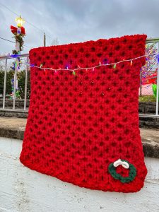 7d07675c25b0-Honeycomb_Christmas_Wreath